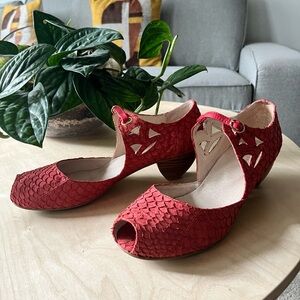 All Black | Fish Scale Coral Kitten Heels | Mary Jane